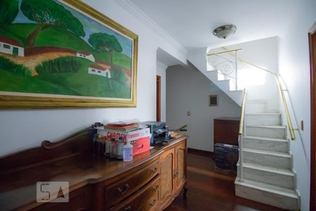 Casa à venda com 600m², 8 quartos e 4 vagasHall entre Quartos