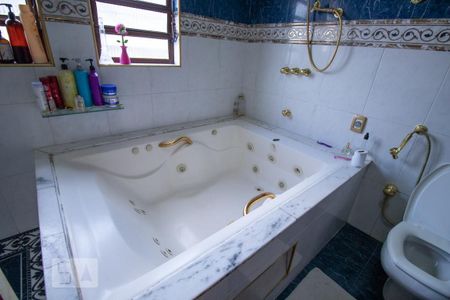 Casa à venda com 600m², 8 quartos e 4 vagasBanheiro da Suíte 2