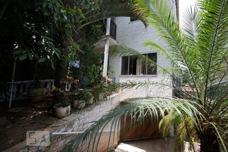 Casa à venda com 600m², 8 quartos e 4 vagasEntrada