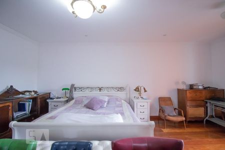 Casa à venda com 600m², 8 quartos e 4 vagasQuarto Suíte 2