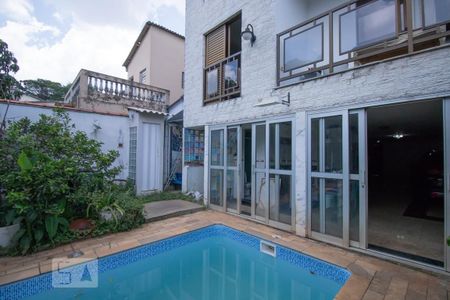 Casa à venda com 600m², 8 quartos e 4 vagasÁrea Externa - Piscina