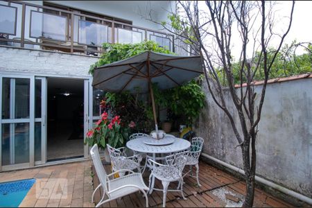 Casa à venda com 600m², 8 quartos e 4 vagasÁrea Externa - Quintal