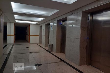 Apartamento à venda com 46m², 1 quarto e 1 vagaElevadores