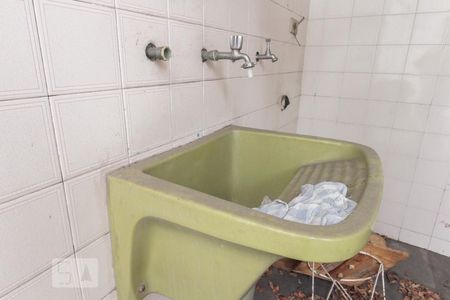 Casa à venda com 325m², 3 quartos e 2 vagas Casa à venda com 325m², 3 quartos e 2 vagasÁrea de serviço