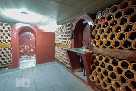 Casa à venda com 325m², 3 quartos e 2 vagas Casa à venda com 325m², 3 quartos e 2 vagasAdega