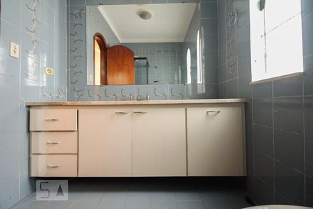 Casa à venda com 325m², 3 quartos e 2 vagas Casa à venda com 325m², 3 quartos e 2 vagasBanheiro Suíte