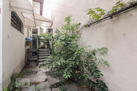 Casa à venda com 325m², 3 quartos e 2 vagas Casa à venda com 325m², 3 quartos e 2 vagasQuintal e Churrasqueira