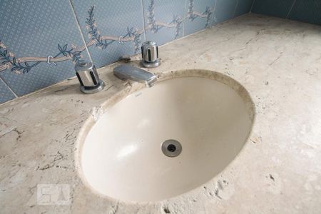 Casa à venda com 325m², 3 quartos e 2 vagas Casa à venda com 325m², 3 quartos e 2 vagasBanheiro Suíte