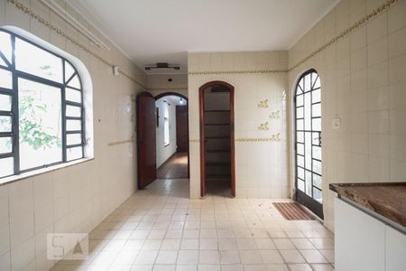 Casa à venda com 325m², 3 quartos e 2 vagas Casa à venda com 325m², 3 quartos e 2 vagasCozinha