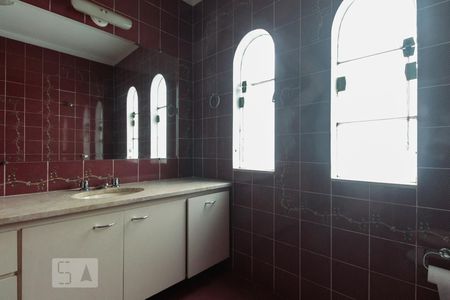 Casa à venda com 325m², 3 quartos e 2 vagas Casa à venda com 325m², 3 quartos e 2 vagasBanheiro