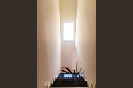 Casa de condomínio à venda com 62m², 2 quartos e 1 vagaEscada