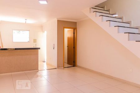 Sala de casa de condomínio à venda com 2 quartos, 62m² em Céu Azul, Belo Horizonte