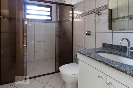 Casa à venda com 265m², 3 quartos e 4 vagasBanheiro da Suíte 1
