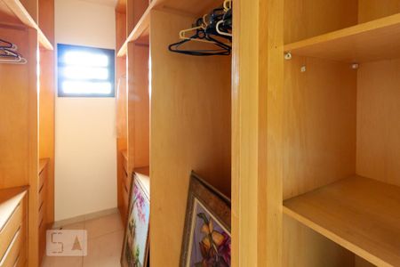 Casa à venda com 265m², 3 quartos e 4 vagasCloset