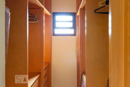 Casa à venda com 265m², 3 quartos e 4 vagasCloset