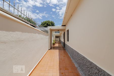 Casa para alugar com 100m², 3 quartos e 2 vagas Casa para alugar com 100m², 3 quartos e 2 vagasCorredor