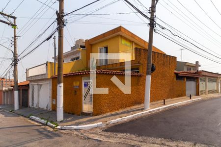 Casa à venda com 100m², 2 quartos e 2 vagas Casa à venda com 100m², 2 quartos e 2 vagasFachada