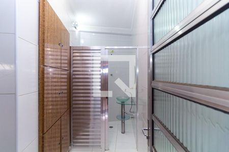 Casa à venda com 100m², 2 quartos e 2 vagas Casa à venda com 100m², 2 quartos e 2 vagasBanheiro 2