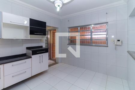 Casa à venda com 100m², 2 quartos e 2 vagas Casa à venda com 100m², 2 quartos e 2 vagasCozinha
