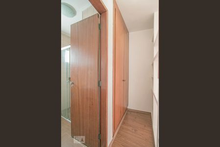 Closet de apartamento para alugar com 1 quarto, 58m² em Vila Congonhas, São Paulo