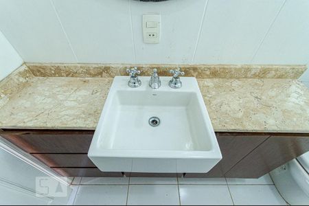 Apartamento à venda com 170m², 3 quartos e 1 vaga Apartamento à venda com 170m², 3 quartos e 1 vagaBanheiro 2