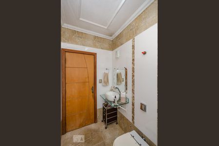 Casa à venda com 435m², 6 quartos e 4 vagas Casa à venda com 435m², 6 quartos e 4 vagasBanheiro Social