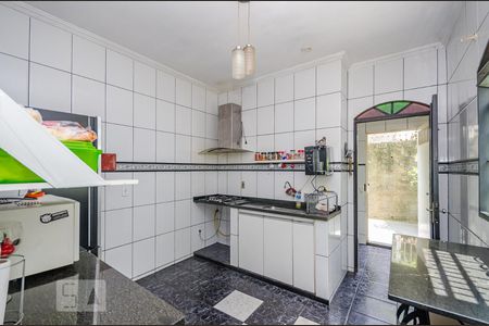 Casa à venda com 435m², 6 quartos e 4 vagas Casa à venda com 435m², 6 quartos e 4 vagasCozinha