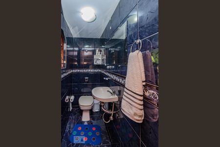 Casa à venda com 435m², 6 quartos e 4 vagas Casa à venda com 435m², 6 quartos e 4 vagaslavabo Suíte 2