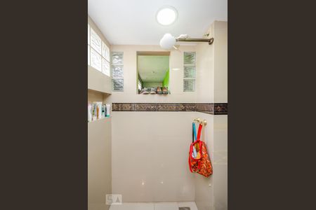 Casa à venda com 435m², 6 quartos e 4 vagas Casa à venda com 435m², 6 quartos e 4 vagasBanheiro da Suíte