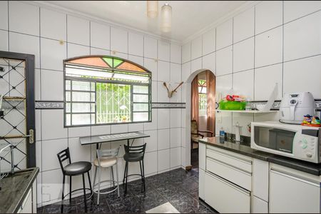 Casa à venda com 435m², 6 quartos e 4 vagas Casa à venda com 435m², 6 quartos e 4 vagasCozinha