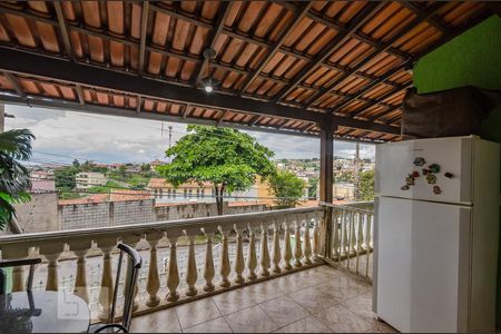 Casa à venda com 435m², 6 quartos e 4 vagas Casa à venda com 435m², 6 quartos e 4 vagasvaranda