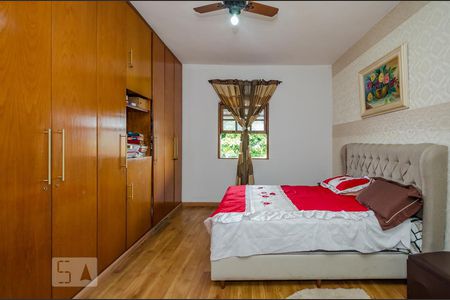 Casa à venda com 435m², 6 quartos e 4 vagas Casa à venda com 435m², 6 quartos e 4 vagasSuíte