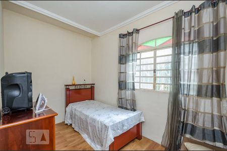 Casa à venda com 435m², 6 quartos e 4 vagas Casa à venda com 435m², 6 quartos e 4 vagasQuarto 4