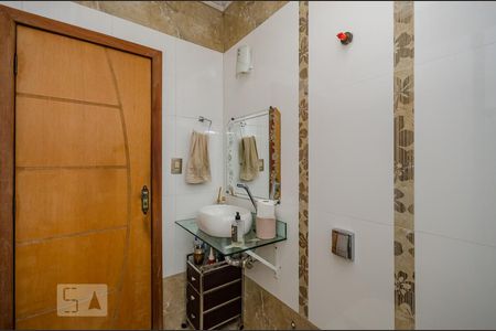 Casa à venda com 435m², 6 quartos e 4 vagas Casa à venda com 435m², 6 quartos e 4 vagasBanheiro Social