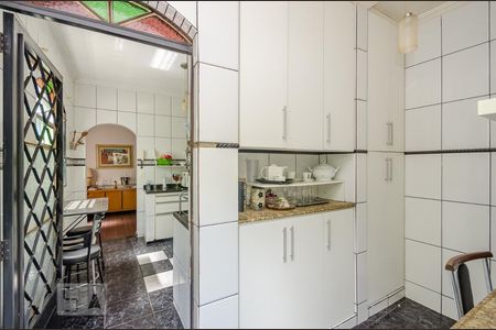 Casa à venda com 435m², 6 quartos e 4 vagas Casa à venda com 435m², 6 quartos e 4 vagasCozinha