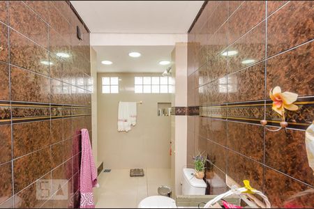 Casa à venda com 435m², 6 quartos e 4 vagas Casa à venda com 435m², 6 quartos e 4 vagasBanheiro da Suíte