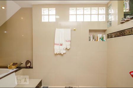 Casa à venda com 435m², 6 quartos e 4 vagas Casa à venda com 435m², 6 quartos e 4 vagasBanheiro da Suíte