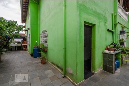 Casa à venda com 435m², 6 quartos e 4 vagas Casa à venda com 435m², 6 quartos e 4 vagasQuintal