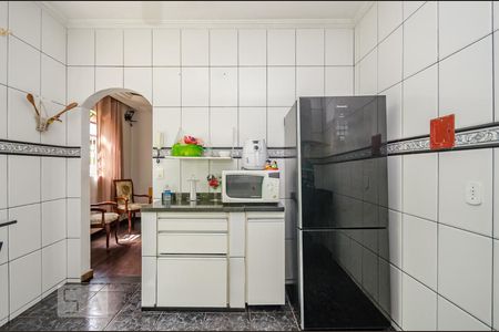 Casa à venda com 435m², 6 quartos e 4 vagas Casa à venda com 435m², 6 quartos e 4 vagasCozinha