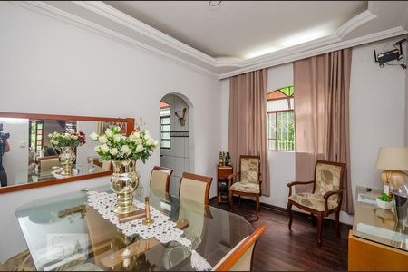 Casa à venda com 435m², 6 quartos e 4 vagas Casa à venda com 435m², 6 quartos e 4 vagasSala 2