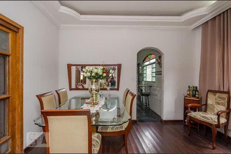 Casa à venda com 435m², 6 quartos e 4 vagas Casa à venda com 435m², 6 quartos e 4 vagasSala 2