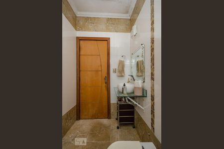 Casa à venda com 435m², 6 quartos e 4 vagas Casa à venda com 435m², 6 quartos e 4 vagasBanheiro Social