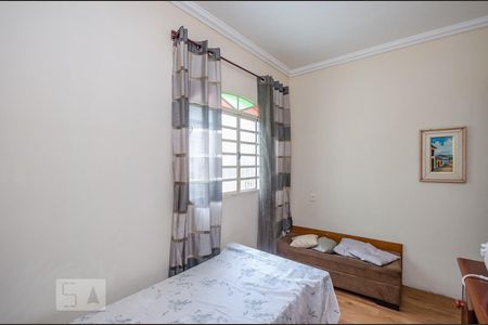 Casa à venda com 435m², 6 quartos e 4 vagas Casa à venda com 435m², 6 quartos e 4 vagasQuarto 4