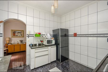 Casa à venda com 435m², 6 quartos e 4 vagas Casa à venda com 435m², 6 quartos e 4 vagasCozinha