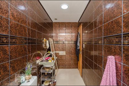 Casa à venda com 435m², 6 quartos e 4 vagas Casa à venda com 435m², 6 quartos e 4 vagasBanheiro da Suíte