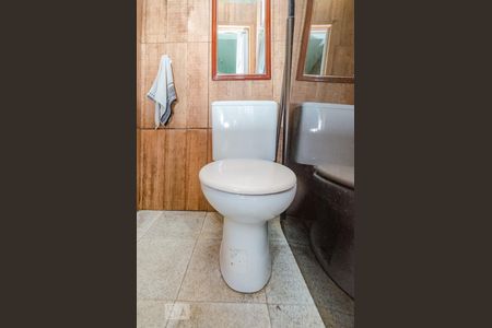 Casa à venda com 435m², 6 quartos e 4 vagas Casa à venda com 435m², 6 quartos e 4 vagasBanheiro de Serviço