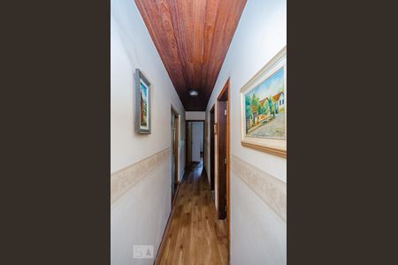 Casa à venda com 435m², 6 quartos e 4 vagas Casa à venda com 435m², 6 quartos e 4 vagasCorredor