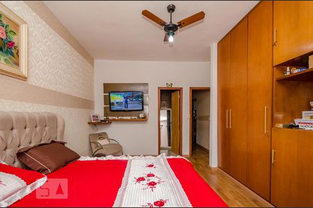 Casa à venda com 435m², 6 quartos e 4 vagas Casa à venda com 435m², 6 quartos e 4 vagasSuíte