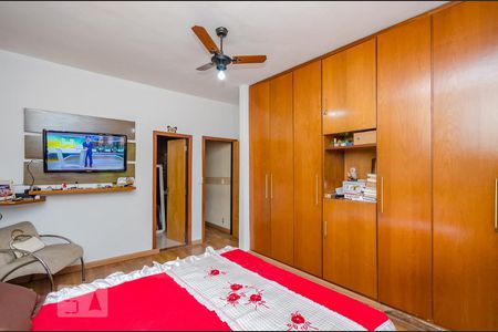 Casa à venda com 435m², 6 quartos e 4 vagas Casa à venda com 435m², 6 quartos e 4 vagasSuíte