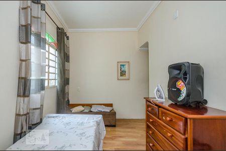 Casa à venda com 435m², 6 quartos e 4 vagas Casa à venda com 435m², 6 quartos e 4 vagasQuarto 4